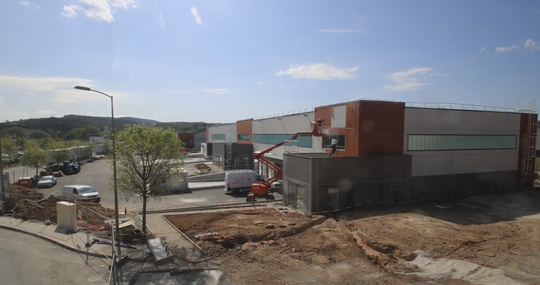 Cubic33 : Timelapse construction entrepôt Les Arcs
